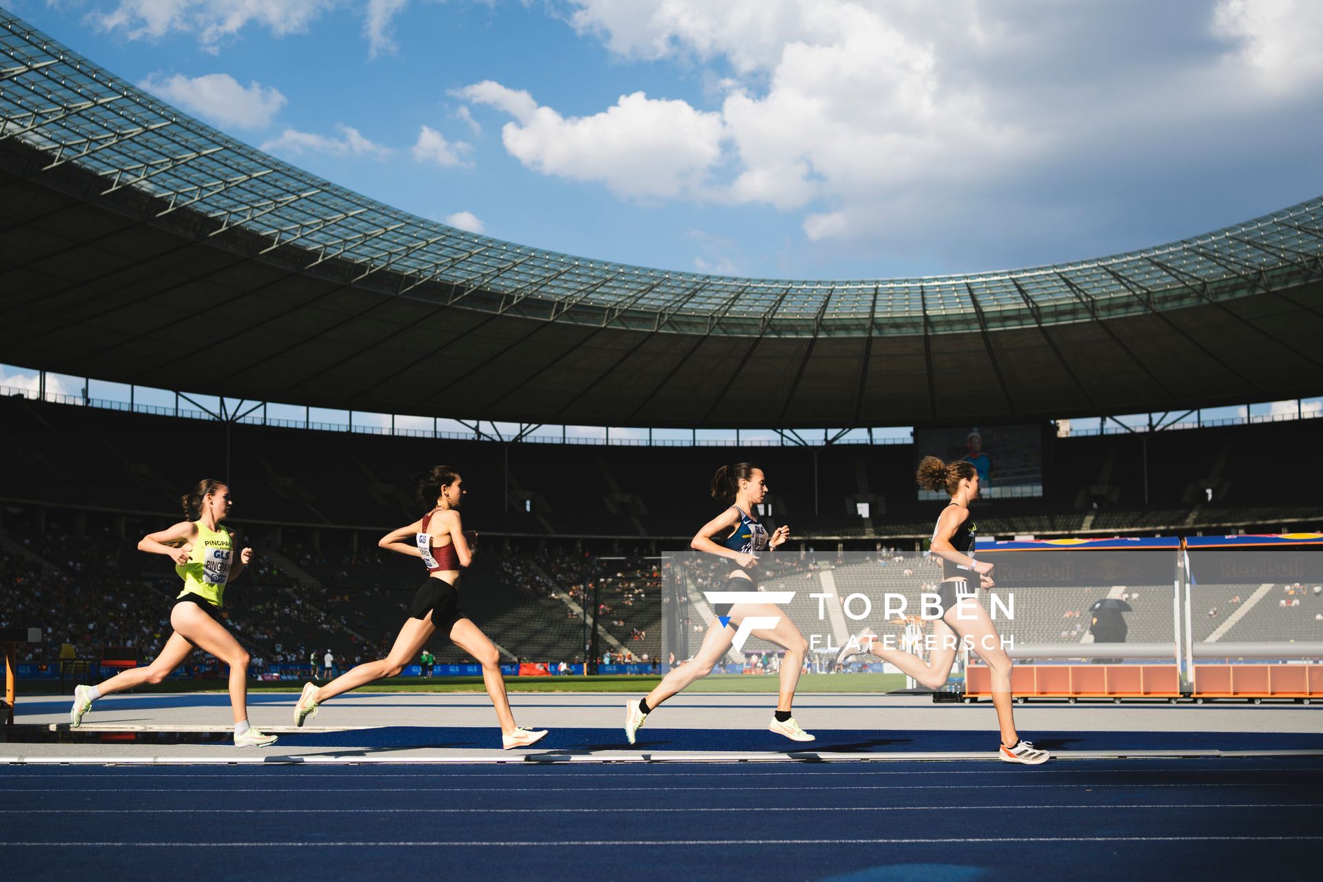 Alina Reh (SCC Berlin), Hanna Klein (LAV Stadtwerke Tuebingen), Sara Benfares (LC Rehlingen) und Svenja Pingpank (Hannover Athletics) waehrend der deutschen Leichtathletik-Meisterschaften im Olympiastadion am 26.06.2022 in Berlin